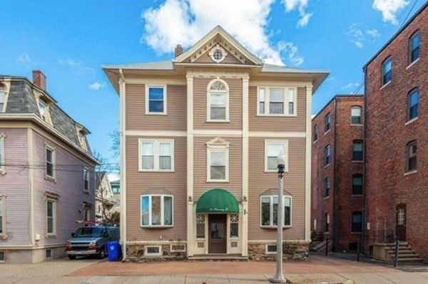 Exterior, Facade, Brick Facade, Georgian