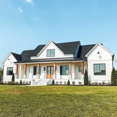 Exterior, Facade, Farmhouse