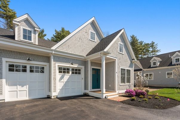 Attached, Exterior, Facade, Farmhouse