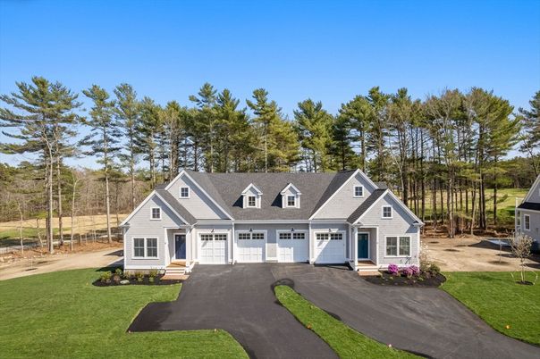 Attached, Exterior, Facade, Ranch