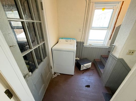 Interior, Washer, Wood Texture Flooring