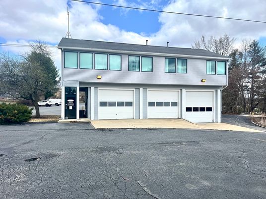 Attached, Exterior, Facade, Raised Ranch