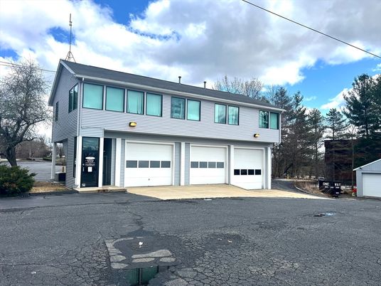 Attached, Exterior, Facade, Raised Ranch