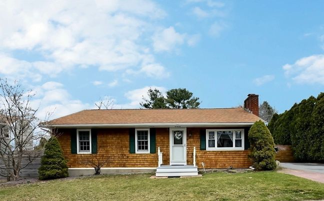 Exterior, Facade, Cape Cod