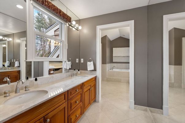 Bathroom, Dual Sink Vanities, Interior, Recessed Lighting