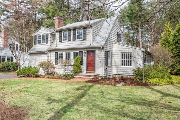 Exterior, Facade, Cape Cod