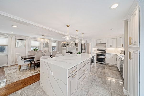 Chandelier, Dining room, Interior, Kitchen, Pendant Lights, Recessed Lighting, Stainless Steel Appliances