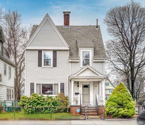 Exterior, Facade, Queen Anne Victorian