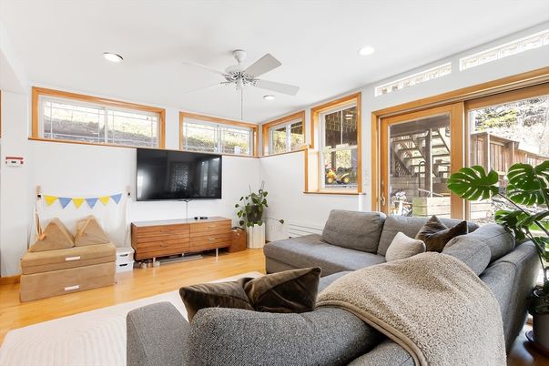 Interior, Living room, Recessed Lighting, Wood Texture Flooring