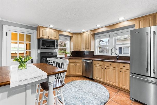 Dining room, Interior, Kitchen, Recessed Lighting, Stainless Steel Appliances