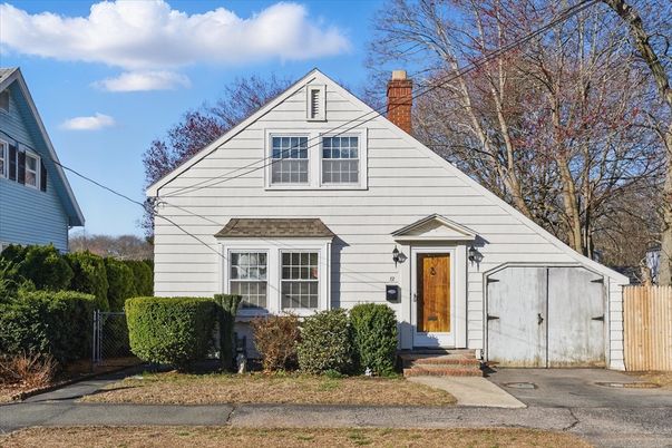 Exterior, Facade, Cape Cod