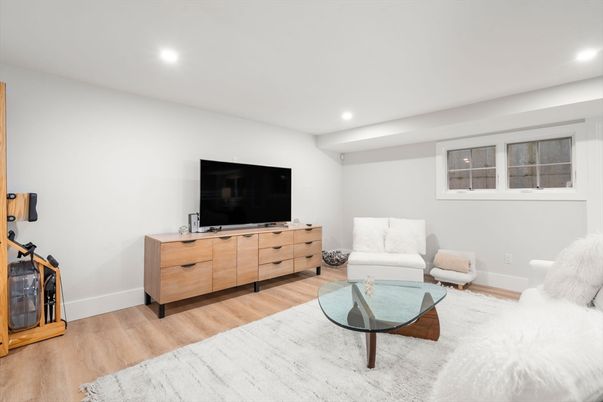 Interior, Living room, Recessed Lighting, Wood Texture Flooring
