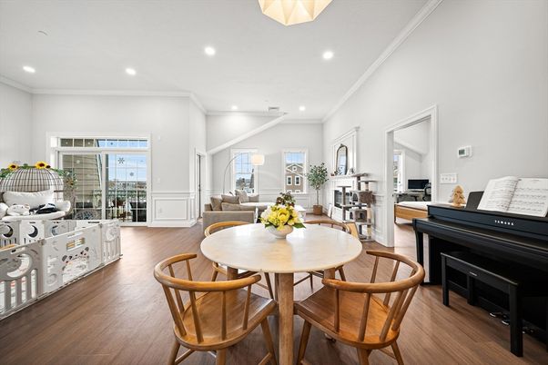 Dining room, Interior, Living room, Piano, Recessed Lighting, Wood Texture Flooring