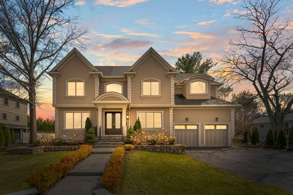 Attached, Exterior, Facade, Brick Traditional