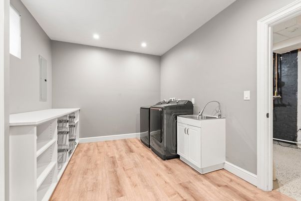 Interior, Recessed Lighting, Washer, Wood Texture Flooring