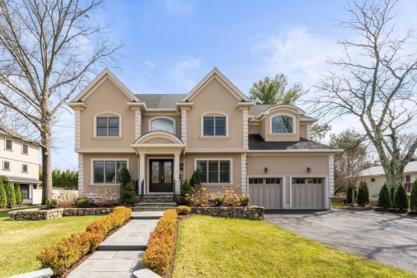Attached, Exterior, Facade, Brick Traditional