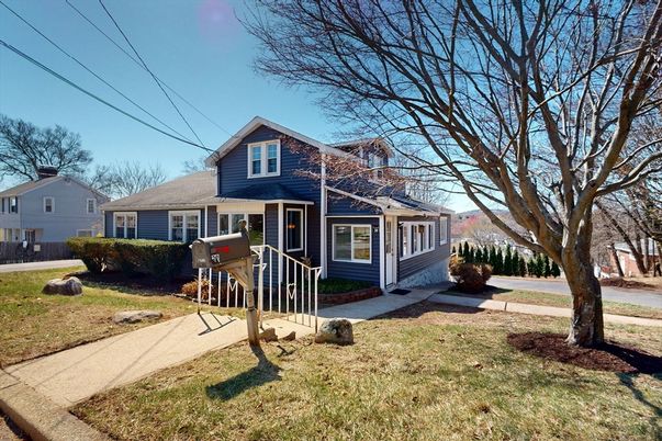 Exterior, Facade, Cape Cod