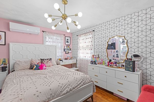Bedroom, Interior, Pendant Lights, Wood Texture Flooring