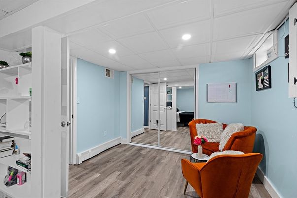 Interior, Recessed Lighting, Wood Texture Flooring