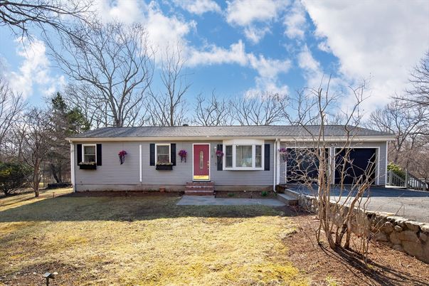Attached, Exterior, Facade, Cape Cod