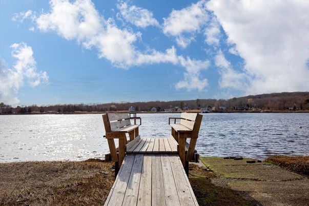 Exterior, Lake
