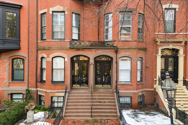 Exterior, Facade, Brick Facade, Rowhouse