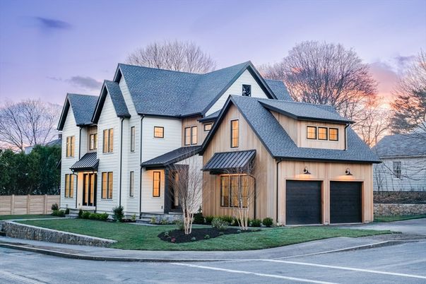 Attached, Exterior, Facade, Farmhouse