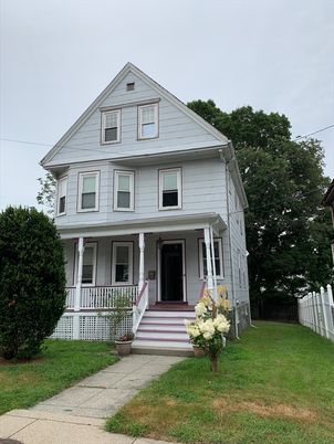 Exterior, Facade, Queen Anne Victorian