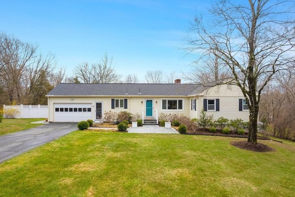 Attached, Exterior, Facade, Cape Cod
