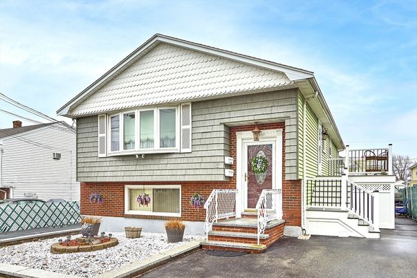 Exterior, Facade, Brick Facade, Raised Ranch