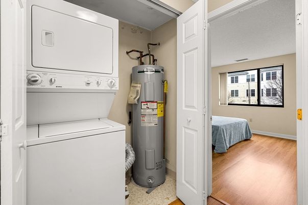 Interior, Utility Closets, Washer, Wood Texture Flooring