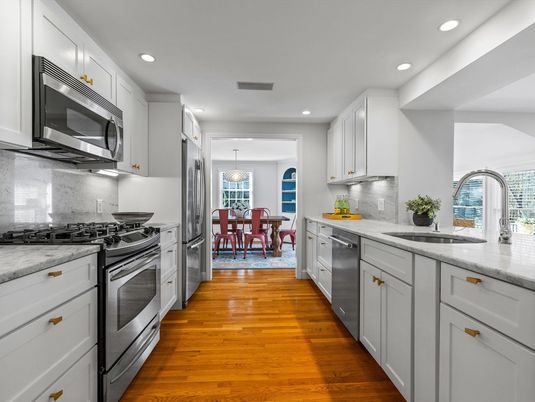 Chandelier, Dining room, Interior, Kitchen, Recessed Lighting, Stainless Steel Appliances, Wood Texture Flooring