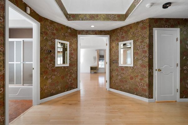 Empty room, Interior, Recessed Lighting, Wood Texture Flooring