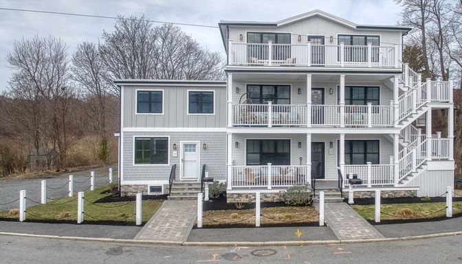 Exterior, Facade, Farmhouse