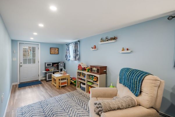 Interior, Recessed Lighting, Wood Texture Flooring