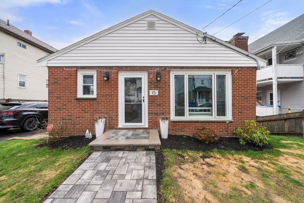 Exterior, Facade, Brick Facade, Cape Cod