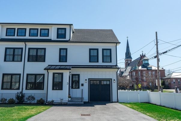 Attached, Exterior, Facade, Farmhouse