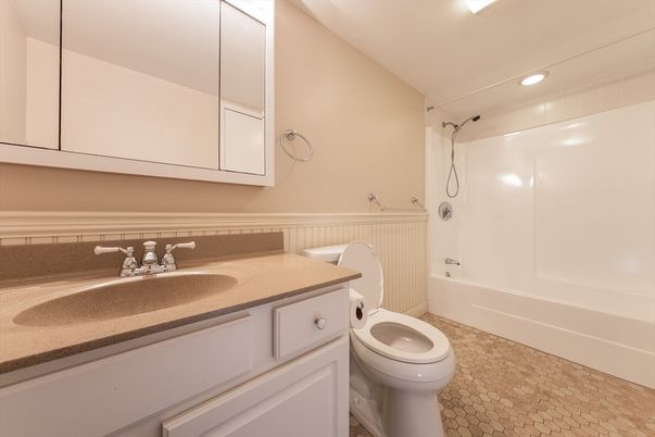 Bathroom, Interior, Recessed Lighting