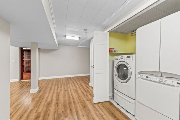 Interior, Utility Closets, Washer, Wood Texture Flooring