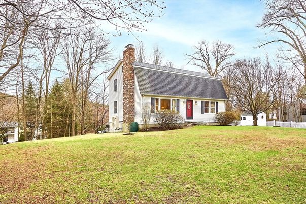 Backyard, Exterior, Facade, Cape Cod