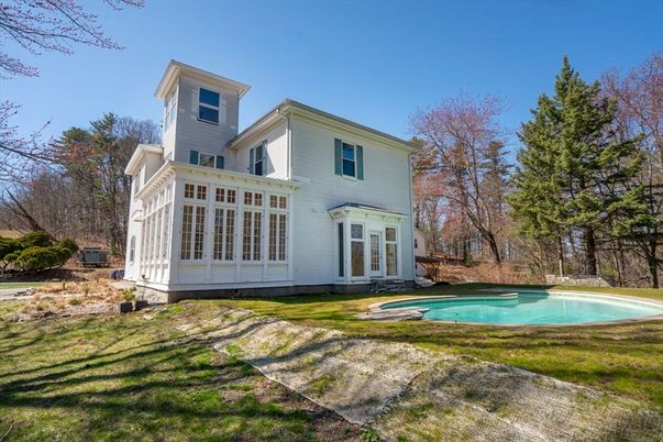 Exterior, Pool