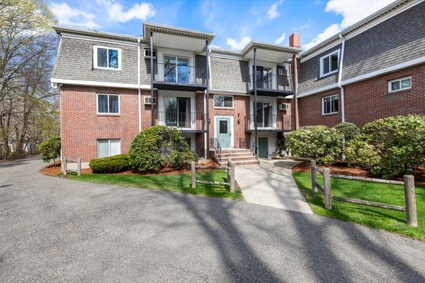 Exterior, Facade, Brick Facade, Rowhouse
