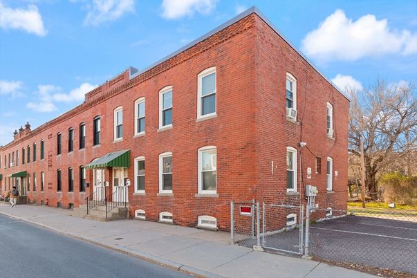 Exterior, Facade, Brick Facade, Rowhouse