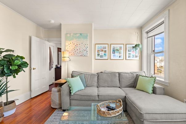 Interior, Living room, Pendant Lights, Wood Texture Flooring