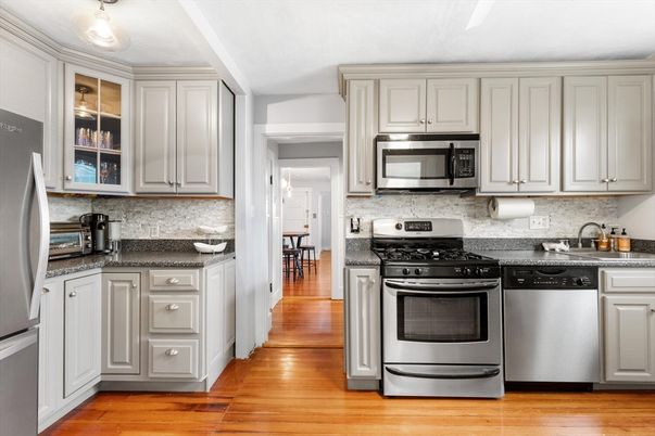 Dining room, Interior, Kitchen, Stainless Steel Appliances, Wood Texture Flooring
