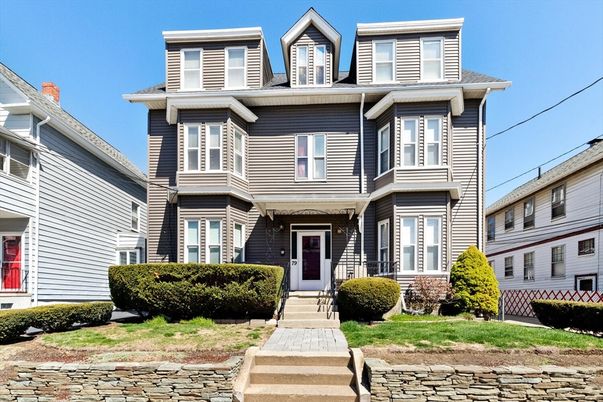 Exterior, Facade, Queen Anne Victorian