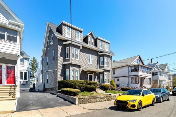 Exterior, Facade, Queen Anne Victorian