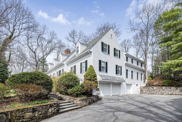Attached, Exterior, Facade, Farmhouse