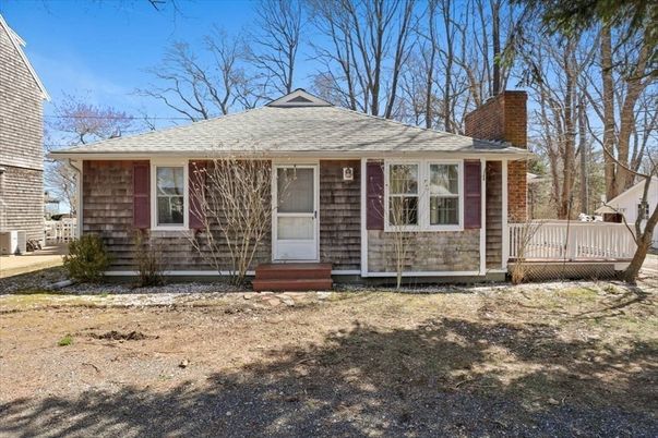 Exterior, Facade, Cape Cod