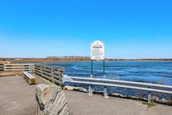 Exterior, Lake
